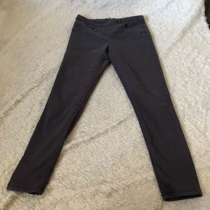 🎯Gray capris pants